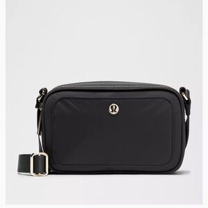 lululemon athletica Black Crossbody Camera Bag 2 L